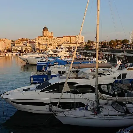 Appt Lumineux Avec Terrasse Coeur De 35 M² Saint-Raphaël