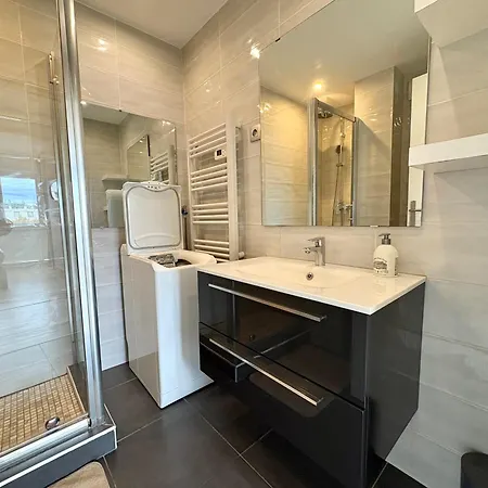 Appartement Appt Lumineux Avec Terrasse Cœur De 35 M² Saint-Raphaël